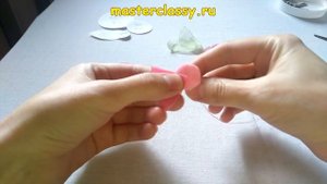 Очень красивая брошь из ткани своими руками. Подробный видео урок