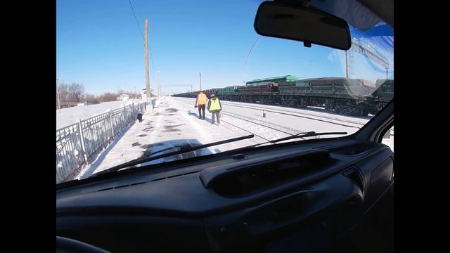 Работаем на экскаваторе.Чистим снег.Много снега..))Мини ремонт вышки. смотреть онлайн