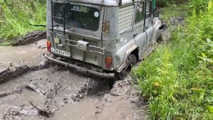 Уаз 3151 на военных мостах Фбел 160м против Газ 69 Я324 в грязи в болоте