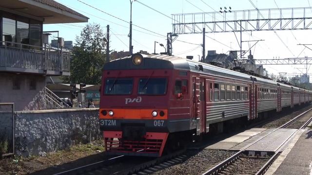 Электропоезд ЭТ2М-067 отравляется с платформы Удельная смотреть онлайн