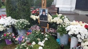 Тот которого бесы боялись Архимандрит Герман Чесноков,на его могиле