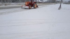 Отвал на тракторе Т -25 испытываем