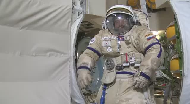 Российские космонавты начали подготовку к высадке на Луну