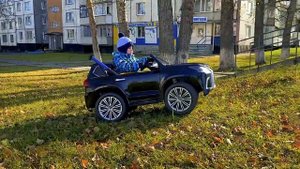 Папина МАШИНА ЗАСТРЯЛА в грязи, Егор помогает её вытащить