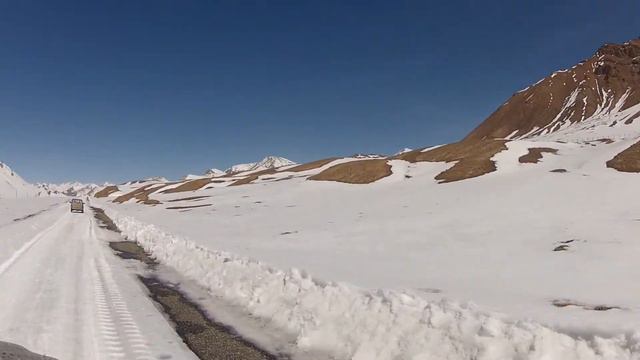 Памирский тракт. На подъезде к перевалу Ак-Байтал