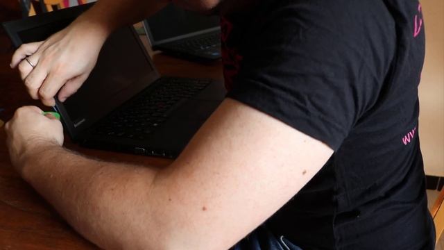 Cómo cambiar pantalla portátil Lenovo смотреть онлайн