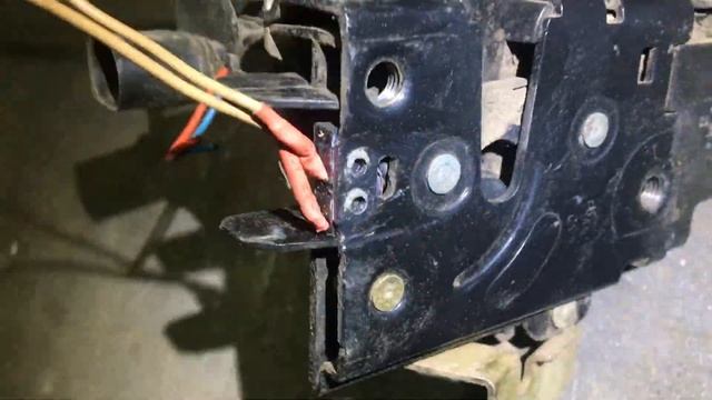 Не работает подсветка в двери и ногах на Ауди А6 С5 смотреть онлайн