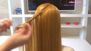 Простая прическа с плетением из кос на длинные и средние волосы