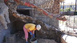 Как сделать перила для лестницы в дом, из арт бетона, подготовка обмазка сетки раствором.