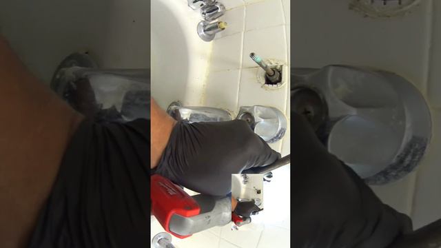 Tub and Shower Seat Replacement #bathroomfixtures #plumbing #diy #howtoplumbing