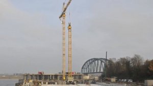 КАК КРАН СОБИРАЕТ КРАН. Монтаж башенного крана Liebherr. Tower crane assembly