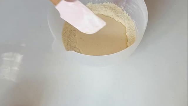 Кексы со сливами из кукурузной муки.