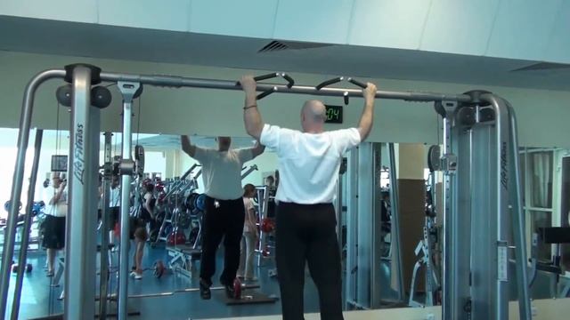 Олег Строев / Подтягивание при весе в 120 кг. смотреть онлайн