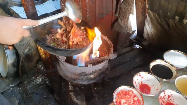 Настоящий узбекский лагман | Национальные блюда Узбекистана | уличная еда / МАРГИЛАН смотреть онлайн