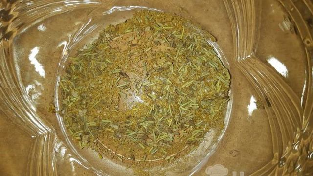 Мясо тушеное в молоке и специях на сковороде