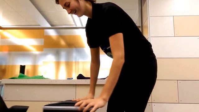 EcoFriends : Cloth bag making from old tshirts- Laura Neuzil & Akash Bhalerao смотреть онлайн