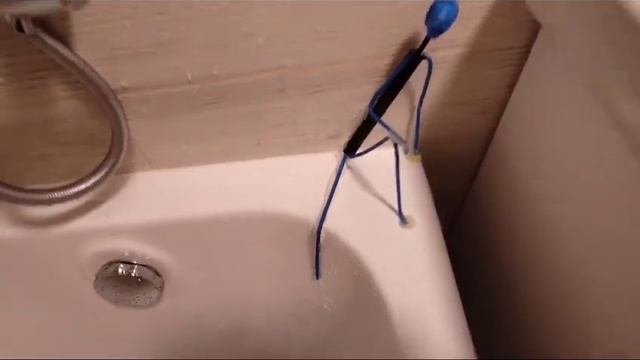 Дизайнерский бордюр на ванну в виде куклы смотреть онлайн