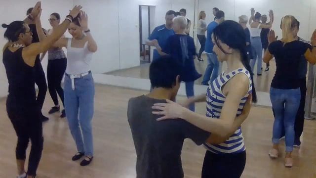 Бачата с Чино в начинающей группе - Raulin Rodriguez "Amor De Lejos" смотреть онлайн