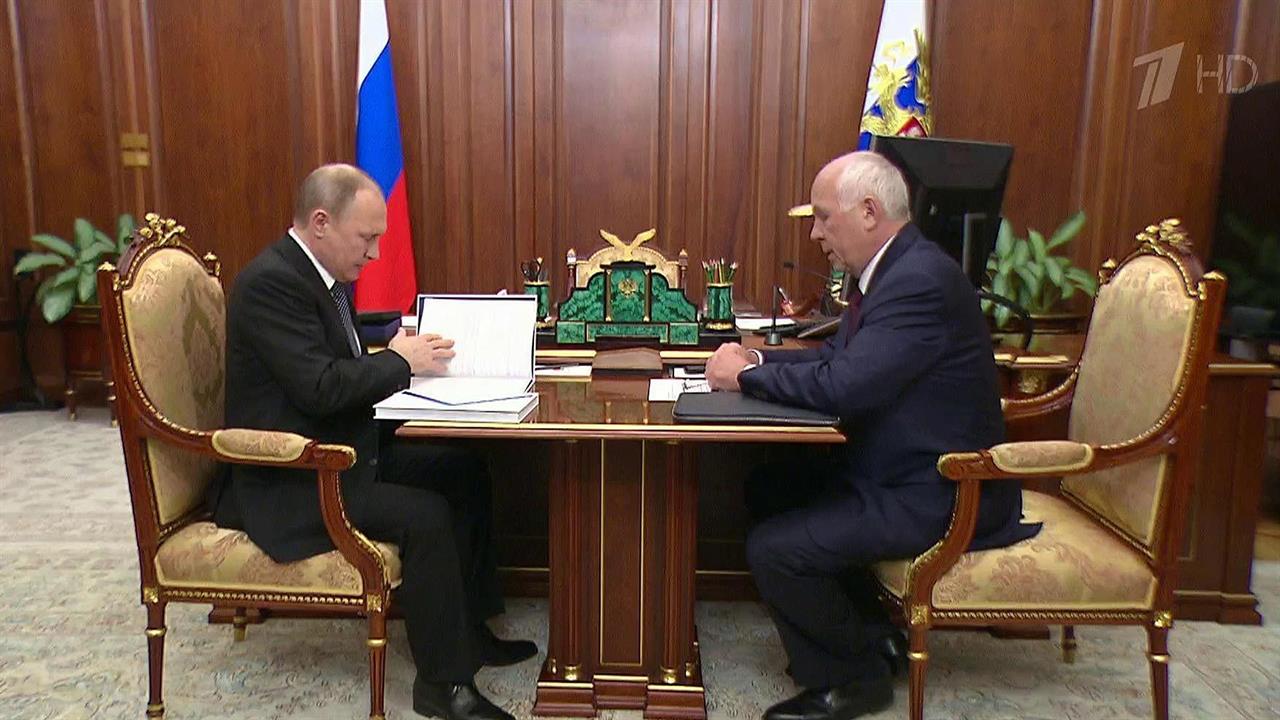 Годовой отчет о работе госкорпорации "Ростех" представил Владимиру Путину ее глава Сергей Чемезов