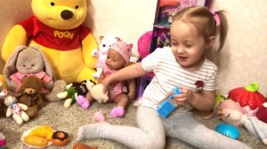 Соня и Настя играют в Магазин для детей. Семья играет в игры с детьми