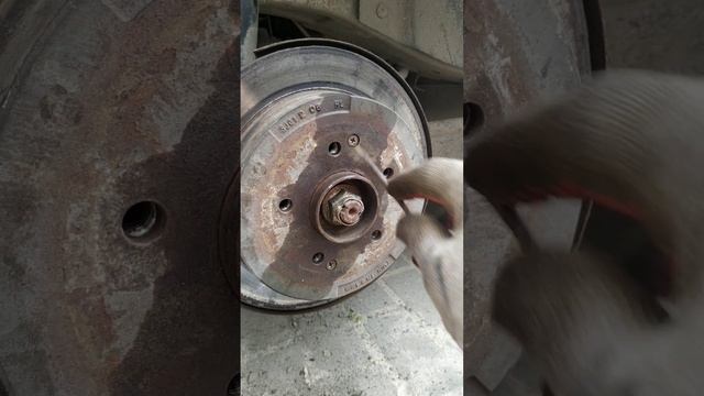 Как легко снять задний тормозной диск ssangyong action смотреть онлайн
