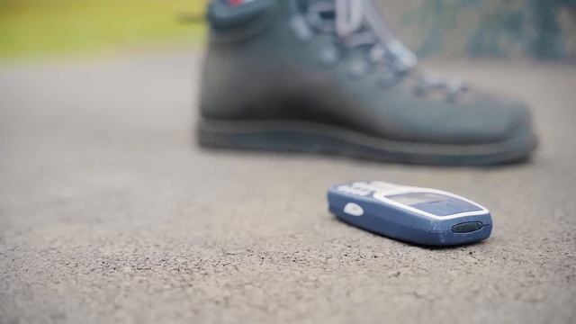 ПРАВДА ЛИ НОКИА 3310 НЕУБИВАЕМ ? смотреть онлайн