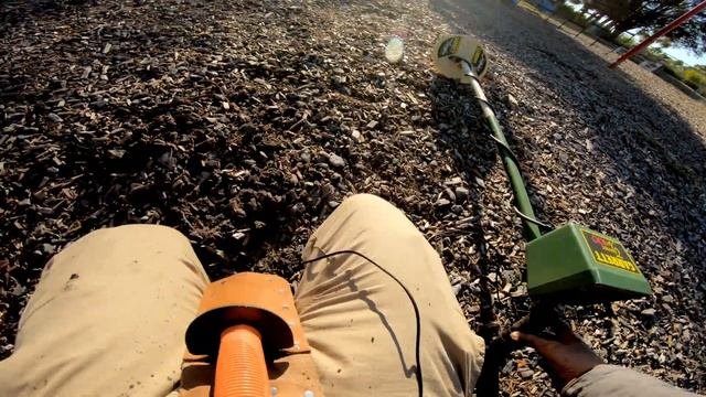 METAL DETECTING With A VINTAGE Metal Detector! | Digging Whatever BEEPS!