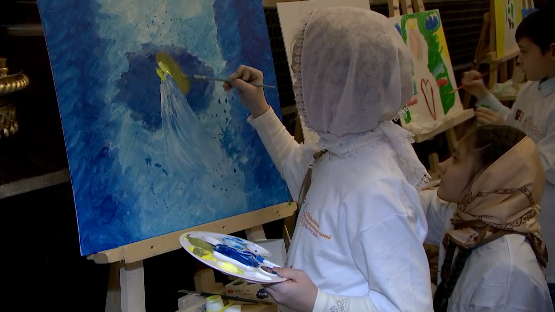 Юные художники из многодетных семей приняли участие в акции "Крылья ангела" / События на ТВЦ