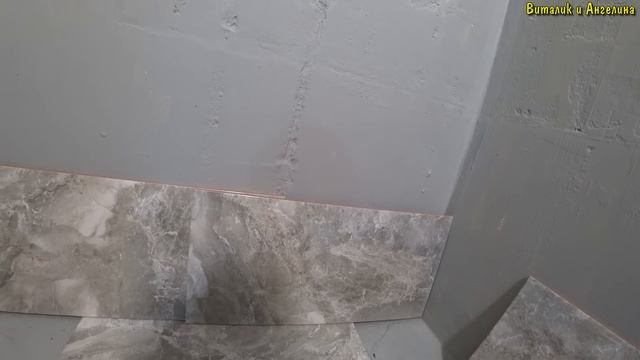 КУПИЛ ПЛИТКУ ЗА 15000 РУБЛЕЙ / ПЕРВЫЙ РАЗ КЛАДУ ПЛИТКУ НА ПОТОЛОК / РЕМОНТ В ДУШЕВОЙ СВОИМИ РУКАМИ