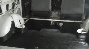 Обработка  мастикой колёсных арок и днища на Ниве 2121