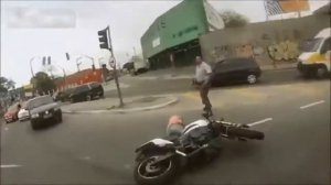 разборка на дороге / cop send bike thief to the hell
