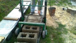 Блоки из стружки и опилок сделать легко.