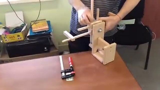 Устройство для перемотки пряжи