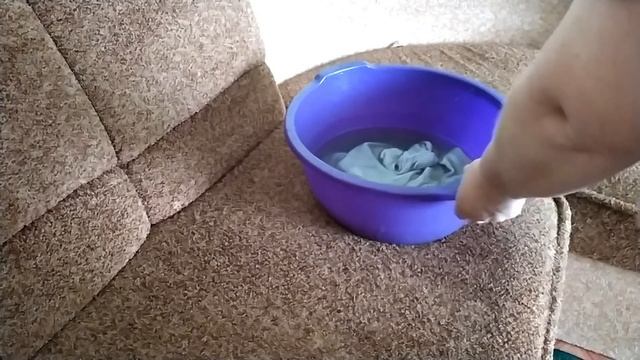 Чистка дивана в домашних условиях /