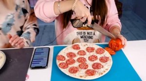 ЯНДЕКС АЛИСА УПРАВЛЯЕТ НАШИМИ ПИЦЦАМИ ЧЕЛЛЕНДЖ / ТРОЛЛИМ АЛИСУ CHALLENGE