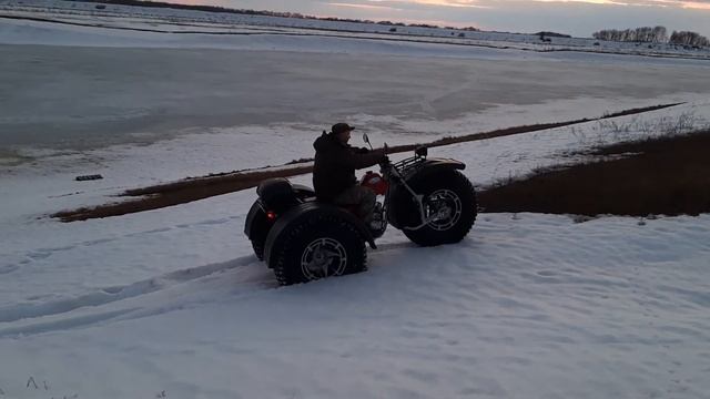 Штурмует горку с рыхлым снегом на зид Бархане смотреть онлайн
