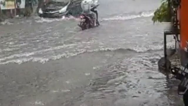 Horror, the island is sinking! Flooding strikes the island of Java, Indonesia смотреть онлайн