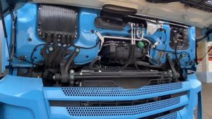 Mercedes Benz Actros MP5 Service Klappe öffnen LKW Wartungsklappe benutzen MB New Actros Anleitung