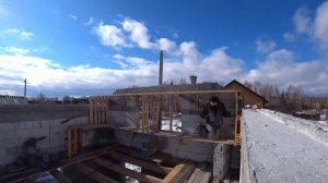 ФРОНТОНЫ НА МАНСАРДЕ. БАНЯ ДОМ ИЗ ГАЗОБЕТОНА