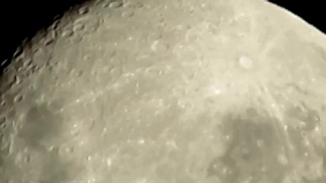 La Luna a través de Canon SX50 HS