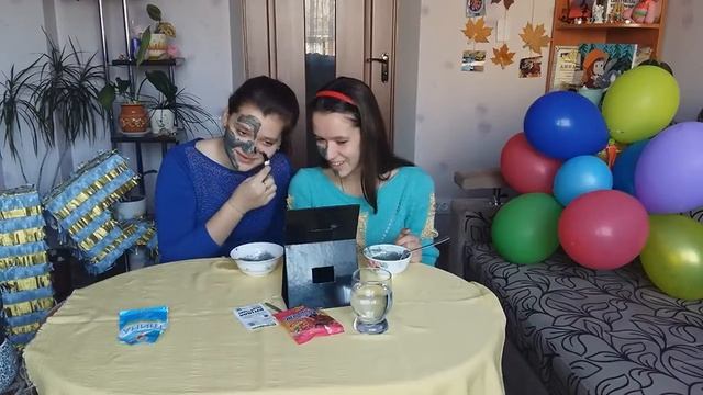 ПРОВЕРЯЕМ РЕЦЕПТЫ 2 МАСОК В ДОМАШНИХ УСЛОВИЯХ / ЧЁРНАЯ МАСКА В ДОМАШНИХ УСЛОВИЯХ / МАСКА ИЗ ГЛИНЫ смотреть онлайн