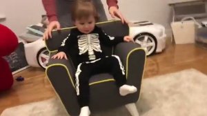 Сын Галины Юдашкиной играет с папой
