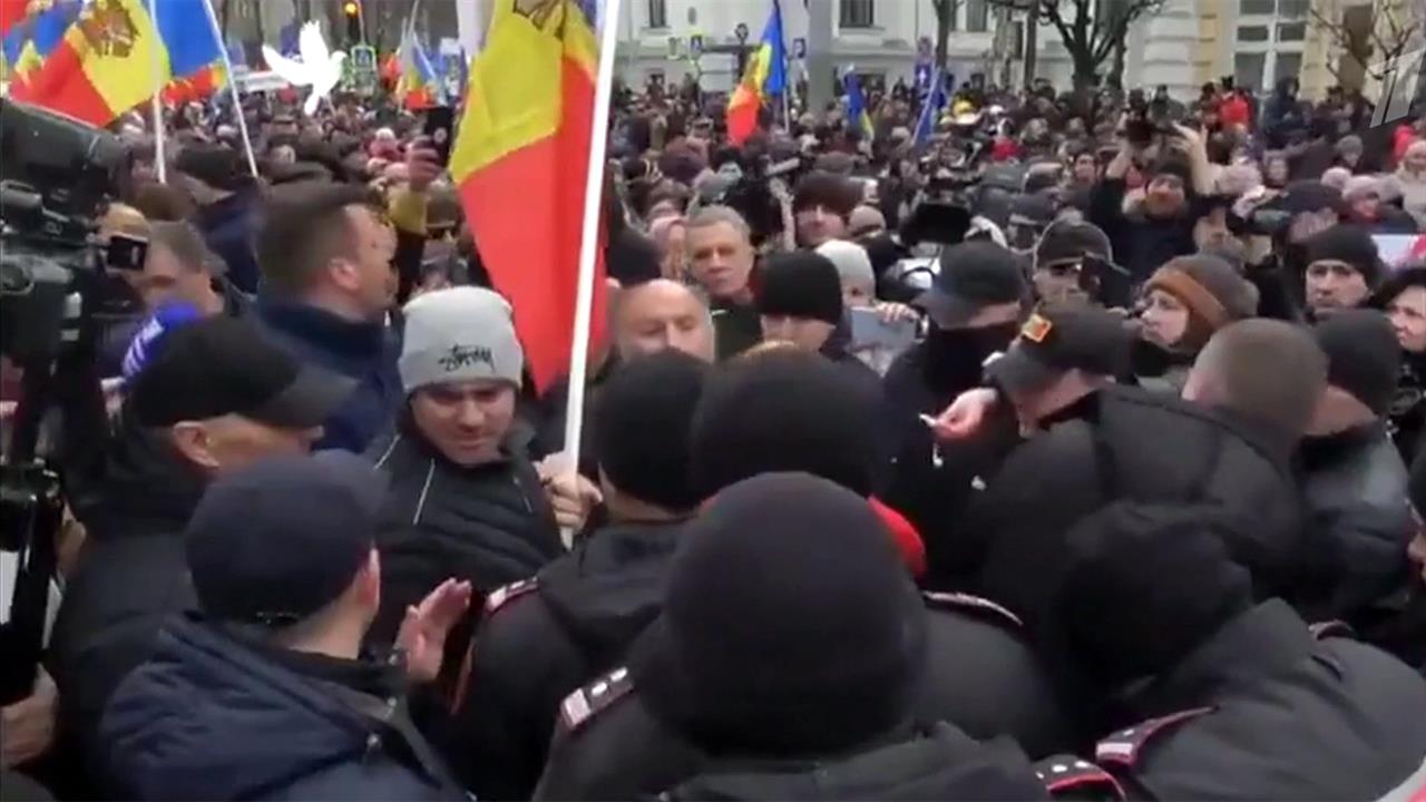 В Кишиневе прошла многотысячная акция протеста смотреть онлайн