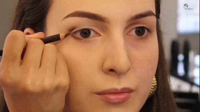 Вечерний макияж на нависшем веке, Макияж для карих глаз