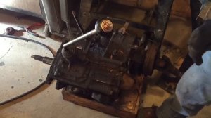 EP16 - FJ40 Tank II -  removing the drive shafts from Tank.