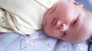 дашутка кряхтит, один месяц