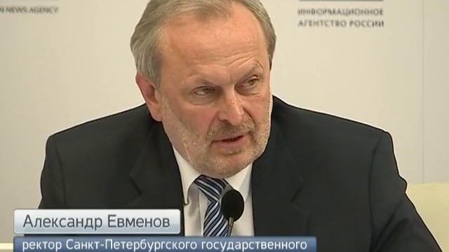 Постеры с изображением классики российского кино набирают популярность у петербуржцев и туристов.