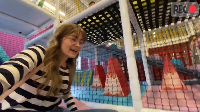 ВЛОГ ЦЕЛЫЙ ДЕНЬ В ИГРОВОЙ КОМНАТЕ. Самый большой развлекательный центр