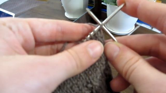 НОСКИ ДЛЯ НОВОРОЖДЕННЫХ СПИЦАМИ)ПОДРОБНЫЙ МАСТЕР КЛАСС. смотреть онлайн