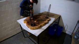 Журнальный столик из спила карагача (финиш)